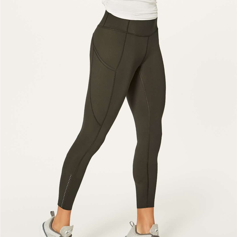 Lululemon Fast & Free 7/8 Tight II *Nulux 25"
Dark Olive size 4